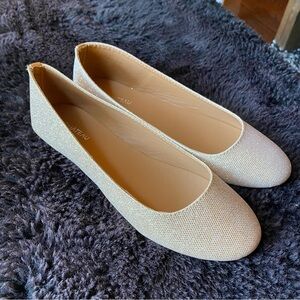 Brand new Le Chateau Gold Sparkly Women's Flats size 7.5